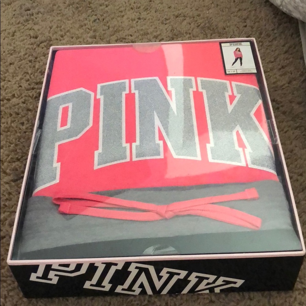 VS PINK Campus Crew & Campus Legging